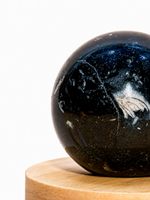Cargar imagen en el visor de galería, Esfera Turmalina Negra Pulida Pequeña
