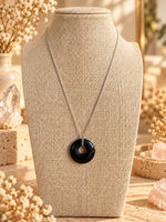 Cargar imagen en el visor de galería, Colgante donut de obsidiana pulida – Prismatica House
