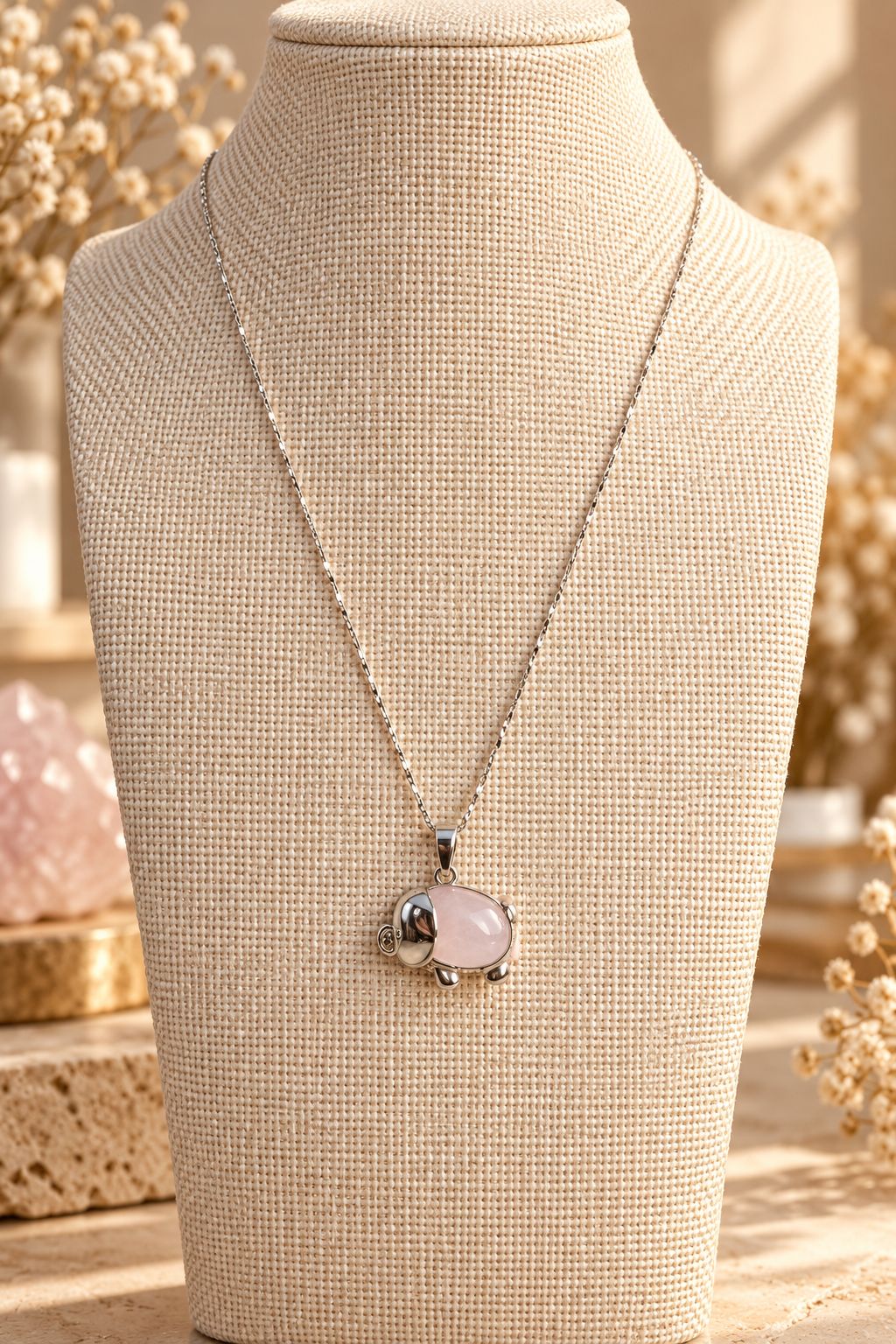 Colgante elefante plateado con cuarzo rosa y cadena de plata de ley – prismatica house