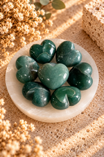 Cargar imagen en el visor de galería, Corazón de Aventurina Verde Natural Pulido
