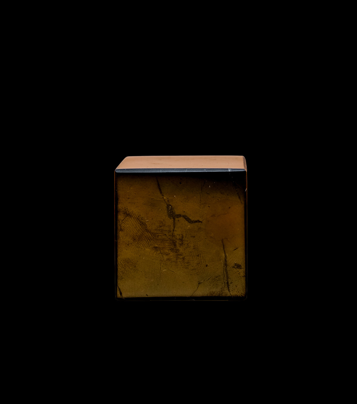 Cubo de shungita natural pulida de prismática