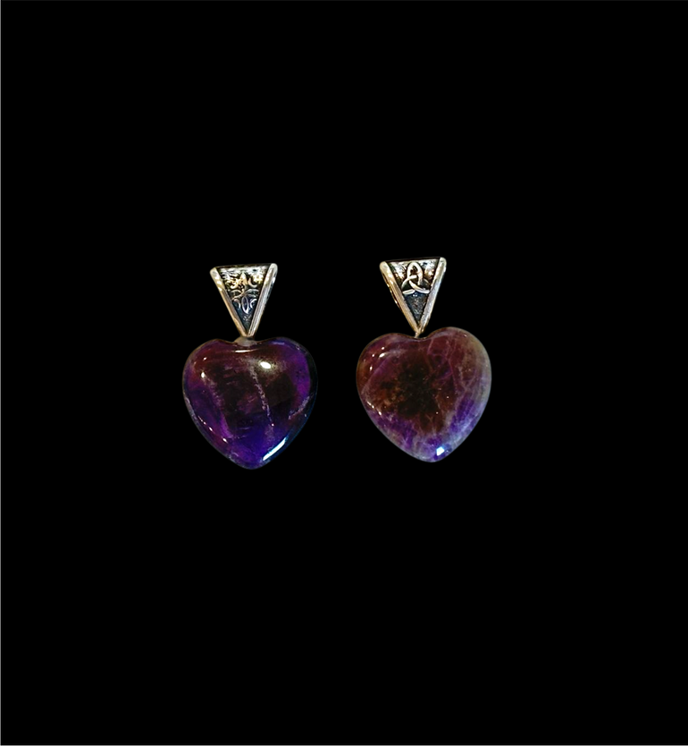 Dije Corazon de Amatista Natural Pulida Simbolo Celta Plata 950 de Prismática.