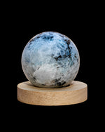 Cargar imagen en el visor de galería, Esfera de Piedra Luna Natural · 0,24 kg
